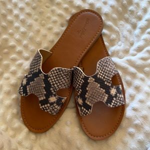 Universal Thread sandals